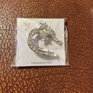 VINTAGE NEW AJ LEAD & NICKEL FREE WOMENS BROOCH OR PENDANT SILVER COLOR